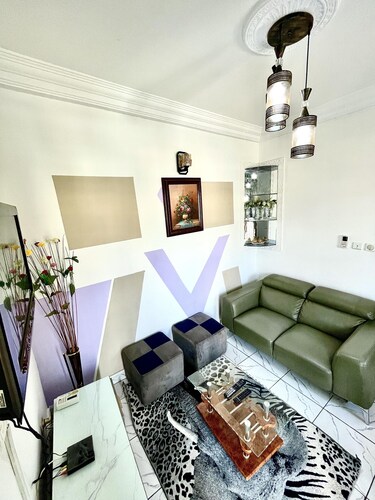 1 Bed Studio Sleeps 2 - Secure Parking, Central