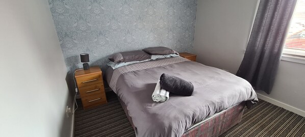 2 bedrooms, iron/ironing board, WiFi, bed sheets