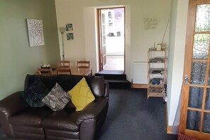 TV, fireplace, stereo