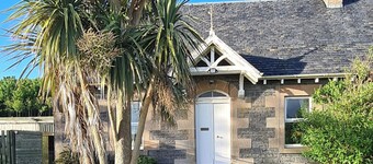 4 Bed Cottage Sleeps 6-Pet-Friendly-Private Garden