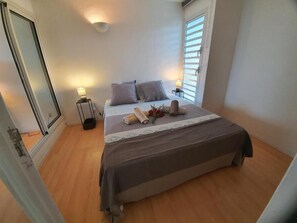 2 bedrooms, iron/ironing board, free WiFi, bed sheets