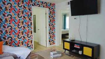 2 bedrooms, in-room safe, iron/ironing board, free WiFi