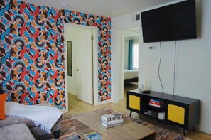 2 bedrooms, in-room safe, iron/ironing board, free WiFi