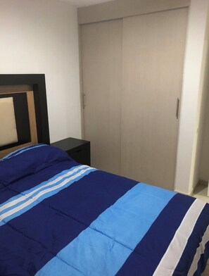 2 chambres, fer et planche à repasser, accès au Wi-Fi (inclus)