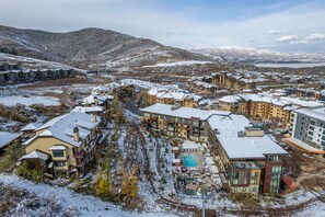 Exterior - Stunning 4-BDR Penthouse with rooftop deck. Ski-in/out access, pool, hot tubs, 5-star amenities. (Park City)