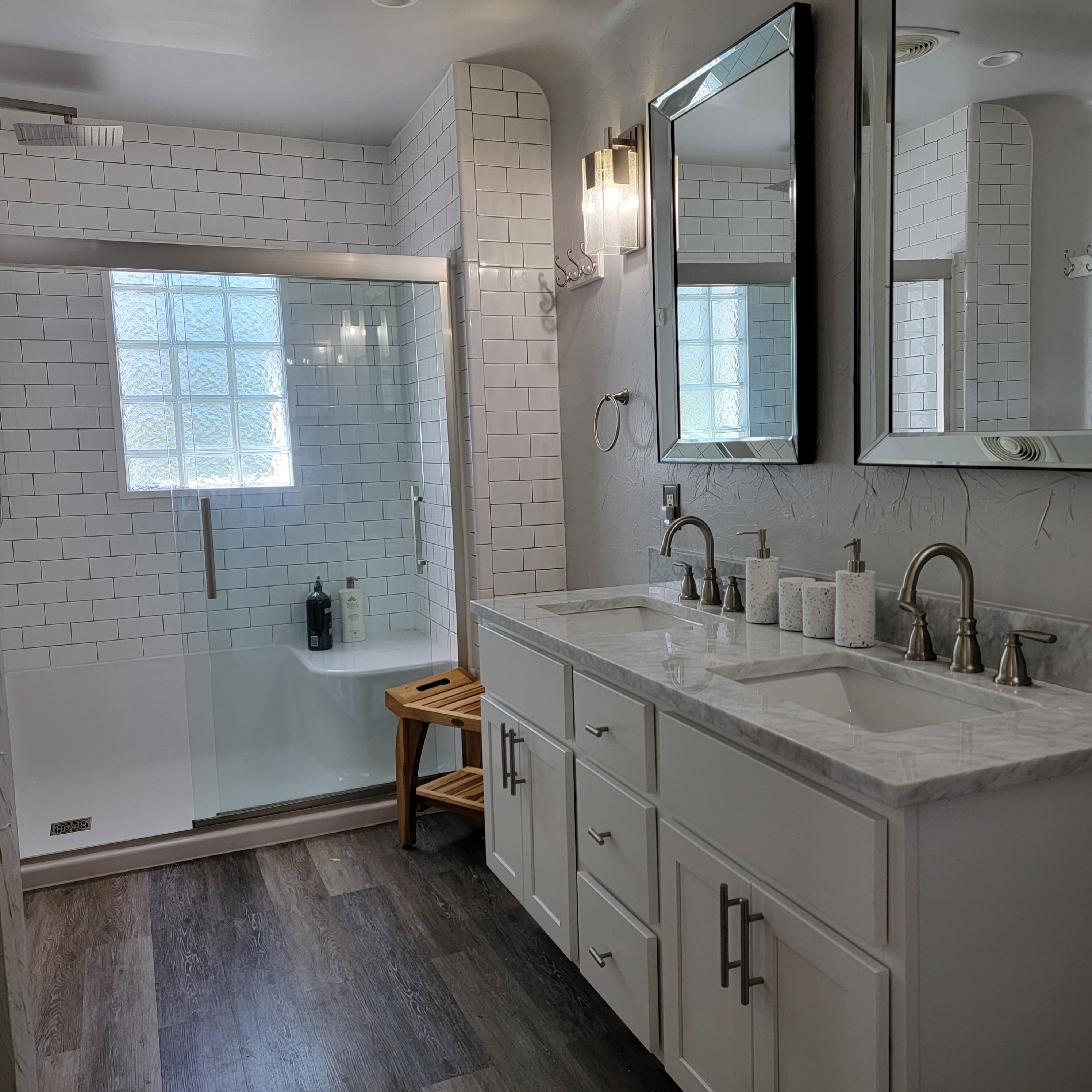 Combined shower/tub, hair dryer, towels, soap