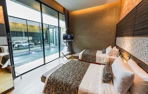 3-Bedroom Villa Suite | Badezimmer | Kostenlose Toilettenartikel, Haartrockner, Bademäntel, Hausschuhe