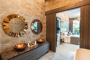 3-Bedroom Villa Suite | Bathroom | Free toiletries, hair dryer, bathrobes, slippers