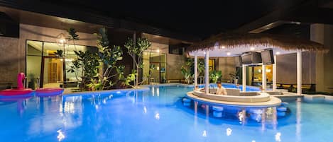 Deluxe Pool Villa with Pool Access | 水景