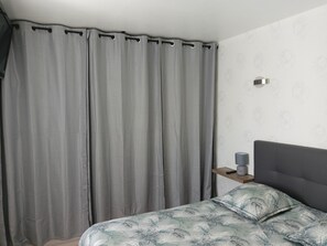 1 bedroom, free WiFi, bed sheets