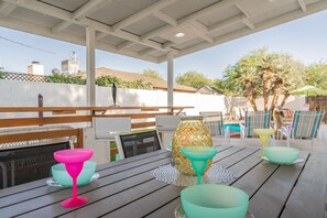 屋外ダイニングエリア