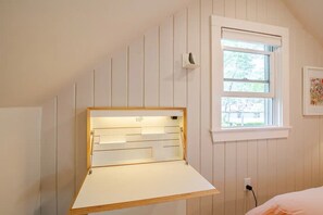 1 bedroom, desk, travel cot, free WiFi
