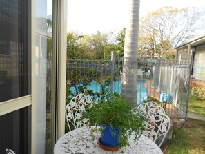 Outdoor dining - Rest and relax in the garden (Freshwater)