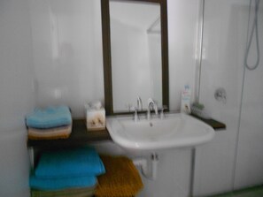 Shower - Rest and relax in the garden (Freshwater)