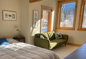 3 bedrooms, desk, free WiFi, bed sheets