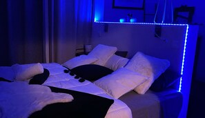 Deluxe Double Room | Iron/ironing board, free WiFi, bed sheets - La galerie du port (Auvillar)