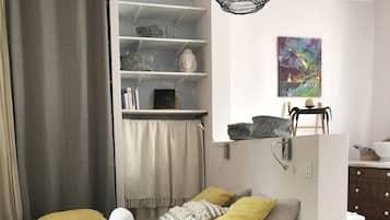 Deluxe Double Room | Iron/ironing board, free WiFi, bed sheets