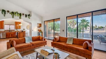 Smart TV, fireplace, table tennis