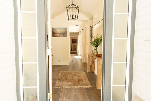 Charming and Rustic Luxury under the stars of Yosemite!