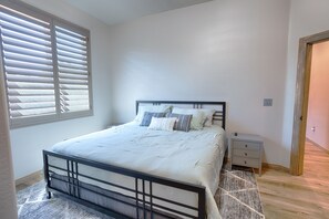 2 bedrooms, desk, iron/ironing board, free WiFi