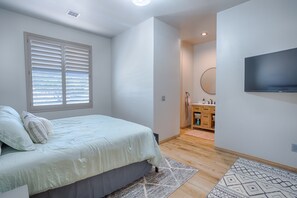 2 slaapkamers, een bureau, een strijkplank/strijkijzer, gratis wifi