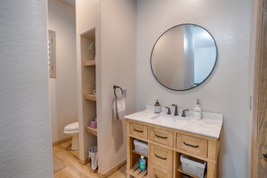 Dusche, Handtücher, Seife, Toilettenpapier