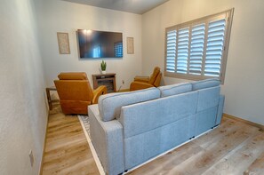 Smart TV, computer monitors