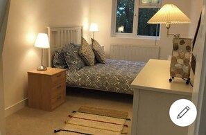 1 chambre, fer et planche à repasser, Wi-Fi gratuit, draps fournis
