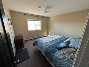 2 bedrooms, free WiFi, bed sheets - Deep Creek Getaway (Ninilchik)
