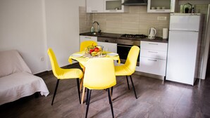 아파트 (Two bedroom Apartment with Balcony) | 전용 주방