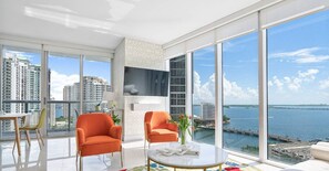 Televisión y oficina