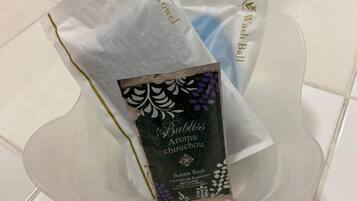 A package labeled 'Bubliss Aroma choujou' on a clear plastic surface.