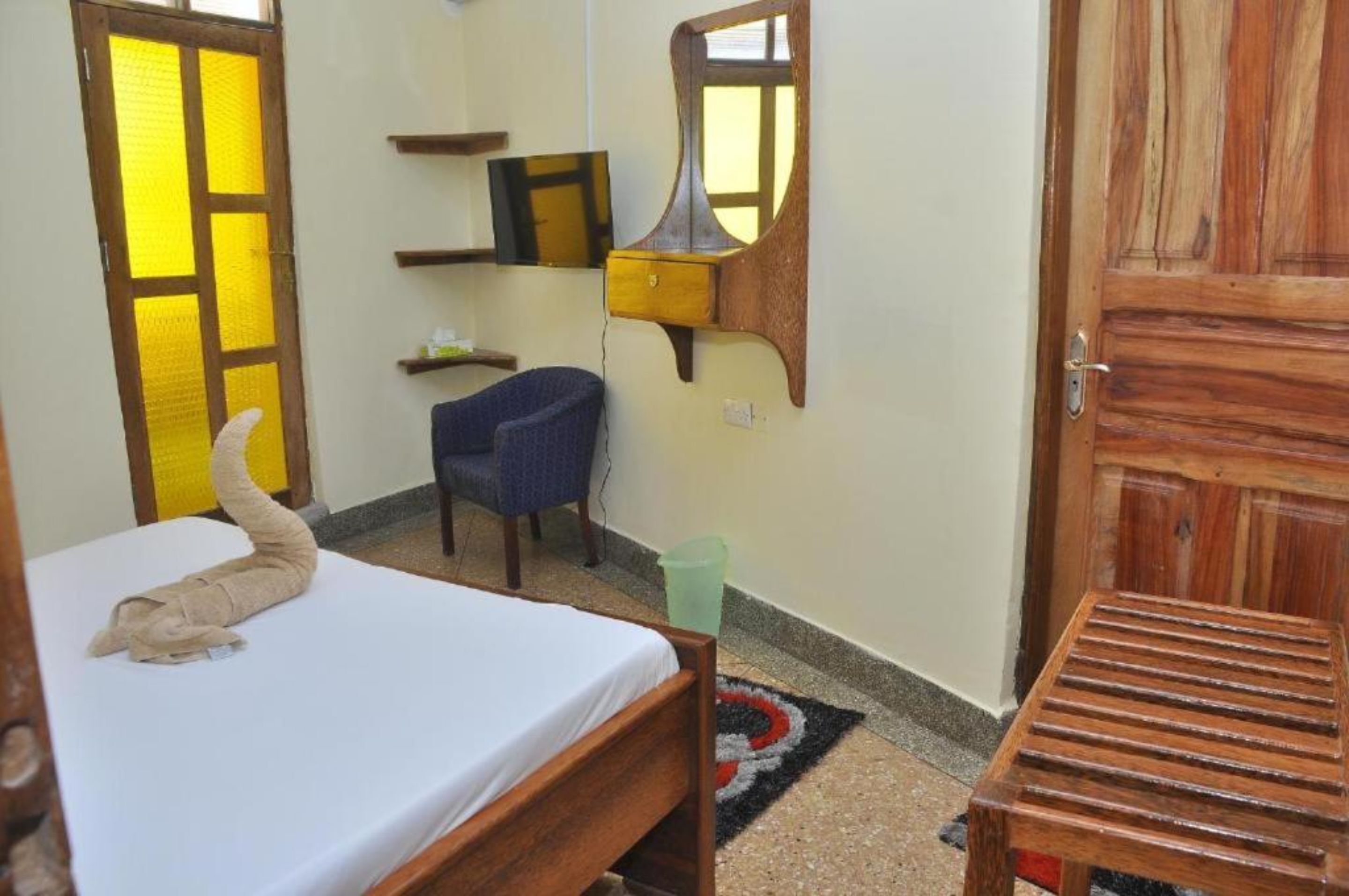 double room | free wifi, bed sheets