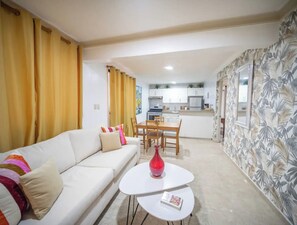 Condo, 1 Bedroom, Accessible, Smoking | Living room