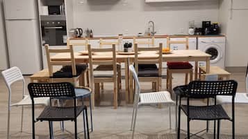 Dormitorio compartido, 1 habitación, patio | Interior