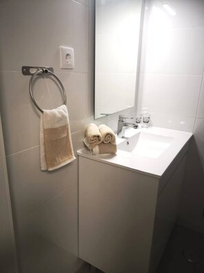 Shared Dormitory, 1 Bedroom, Patio | Bathroom