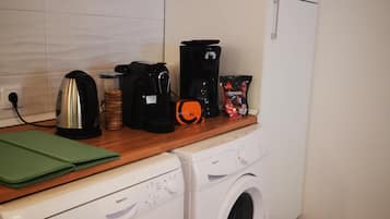 Dormitorio compartido, 1 habitación, patio | Interior