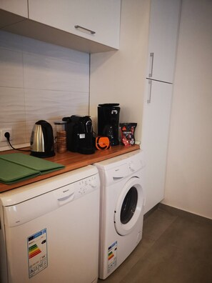 Dormitorio compartido, 1 habitación, patio | Interior