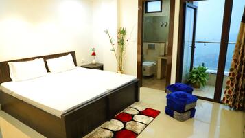 Apartment, 3 Bedrooms, Accessible, Smoking | 4 bedrooms