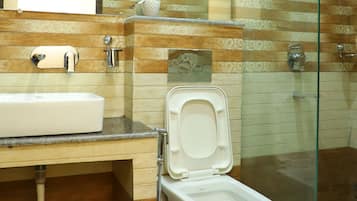 Apartment, 3 Bedrooms, Accessible, Smoking | Bathroom