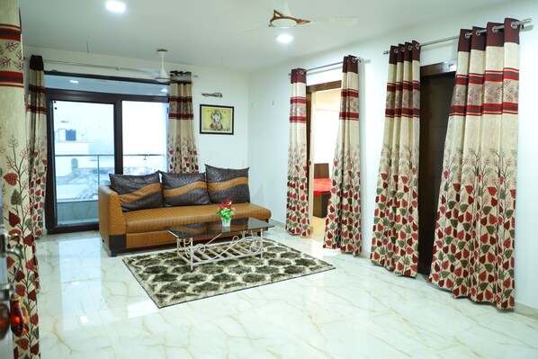Apartment, 3 Bedrooms, Accessible, Smoking | Living room - Best Property Of India, Near to Ganges (Rishikesh)