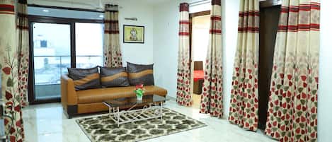 Apartment, 3 Bedrooms, Accessible, Smoking | Living room