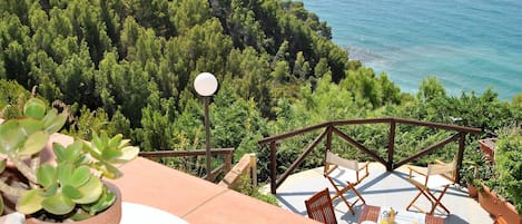 Villa, 1 chambre, fumeur, balcon | Vue depuis lâhĂ©bergement