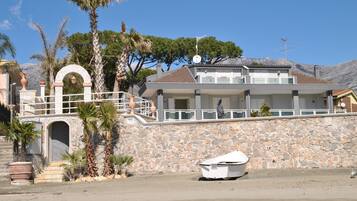 Vila, 5 kamar tidur, balkon, pemandangan kebun | Bagian depan properti