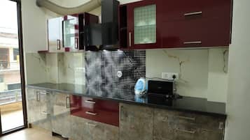 Apartment, 3 Bedrooms, Balcony, Mountain View | Interior
