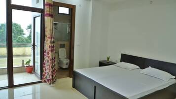 Apartment, 3 Bedrooms, Balcony, Mountain View | Bathroom | Shampoo