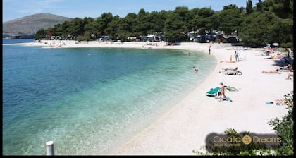 Sunshine Deluxe 80m2 Apartment With Pool, 50 m2 Garden Lounge and Outdoor Space