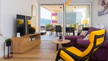 Apartment, 2 Bedrooms, Smoking, Balcony | Interior