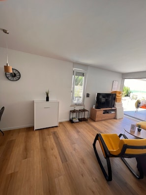 Apartment, 2 Bedrooms, Smoking, Balcony | Interior