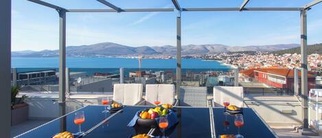 Apartment, 3 Bedrooms, Smoking, Balcony | Outdoor dining